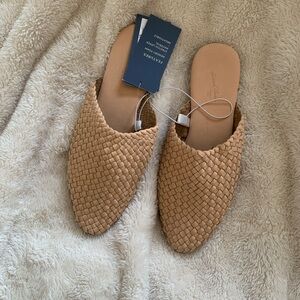 NWT Elora Woven Mule Flats
